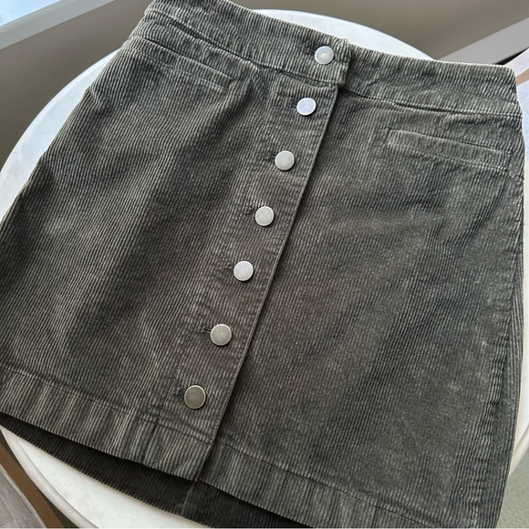 Wilfred Free Green Corduroy Mini Kiser with Pockets Size 2 - Picture 8 of 10